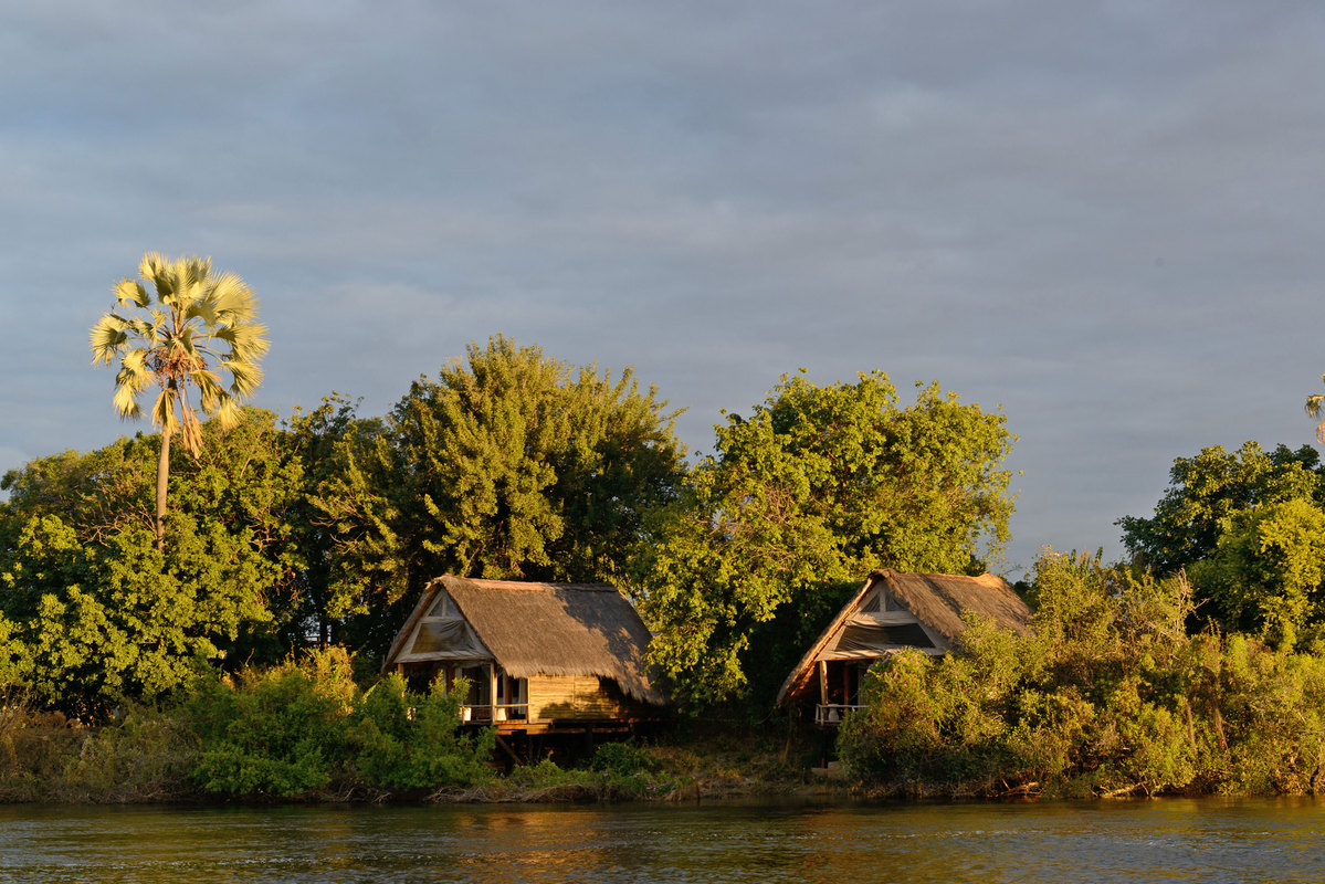 Sindabezi Island Camp